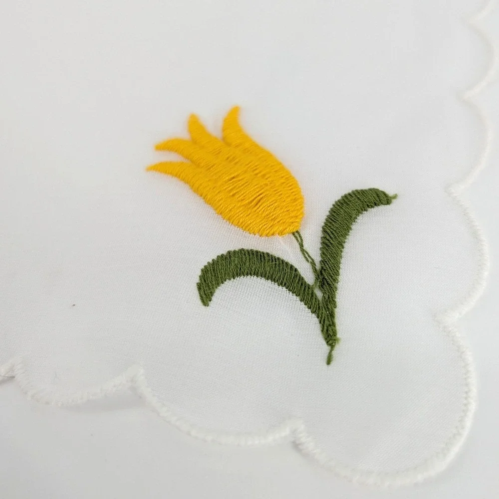 Vintage Vittorio Swiss Yellow Tulip Embroidered Scalloped Napkins Set of 8